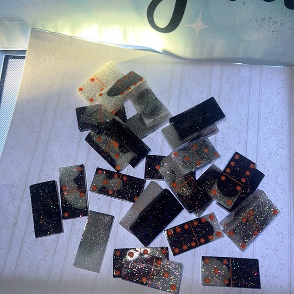 Dominos - Picture 3 of 7